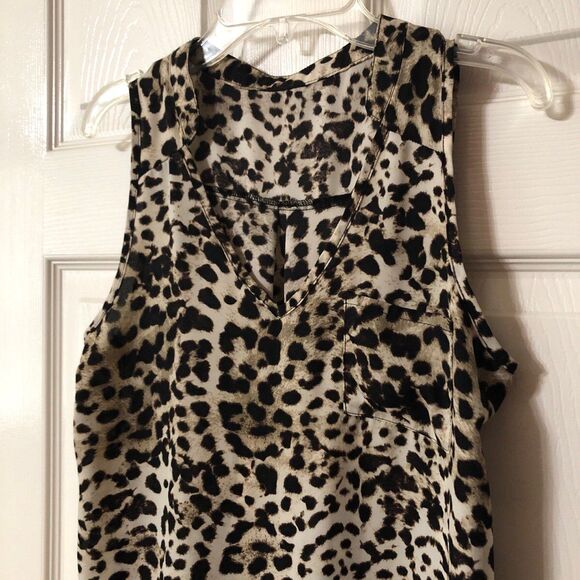 Blouse Size Small Sleeveless Cheetah Print - Picture 2 of 6